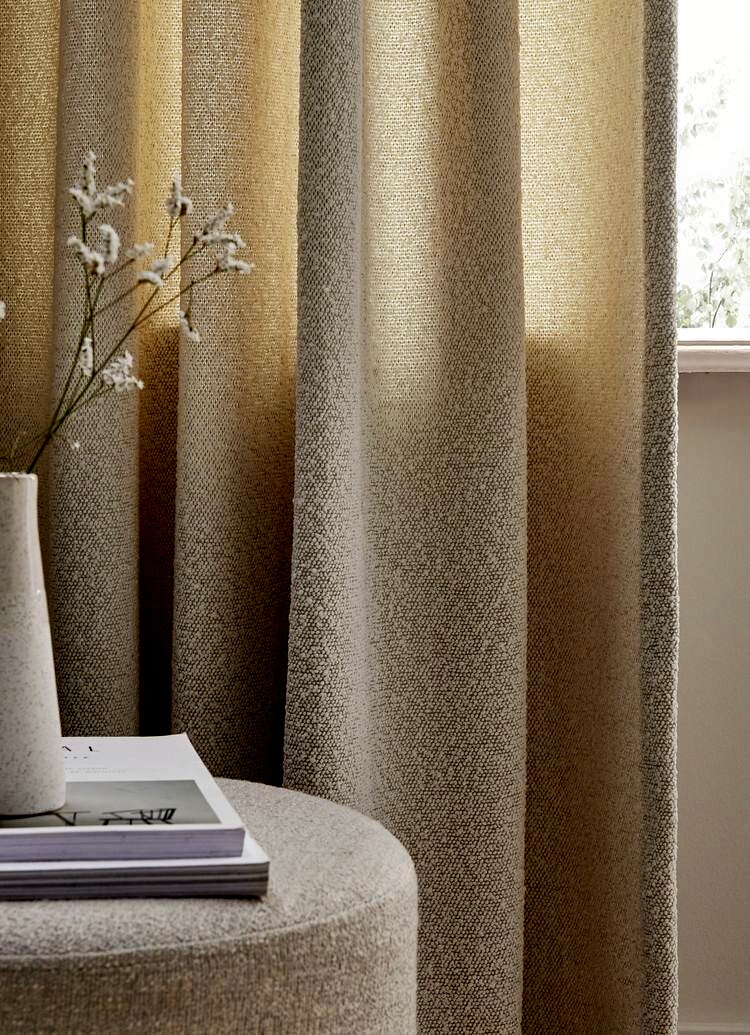 ZÁCLONY, ZÁVESY A ROLETY, Dom a Byt Extra, Košice